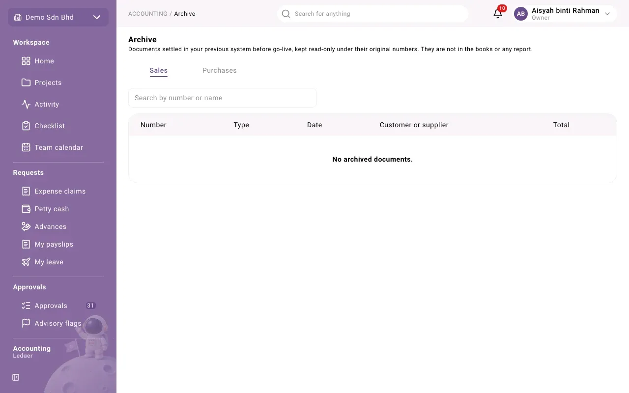 The Archive, Sales tab. This demo organization has no archived documents, so the list is empty.